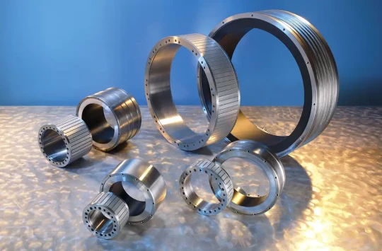 Les nouveaux modèles de moteurs à grande vitesse et codeur absolu plus compact de GE FANUC AUTOMATION permettent une ouverture vers de nouvelles applications de machines-outils grâce à des moteurs couple à grande vitesse