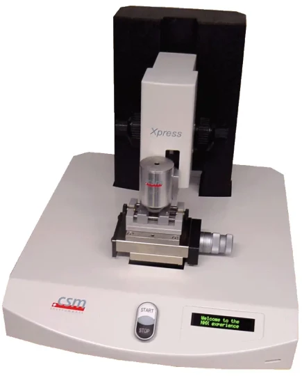 Le nanoindenteur Xpress (0.1  500 mN) de CSM INSTRUMENT est une solution optimale pour les mesures de dureté et de module élastique à l'échelle nanométrique