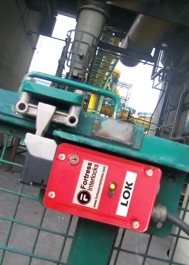 ThyssenKrupp assure la protection des travailleurs avec le dispositif de verrouillage amGard distribué par SERV TRAYVOU Interverrouillage