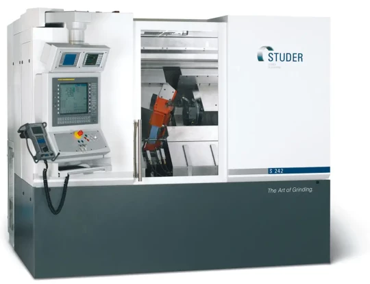 Le centre de finition dure STUDER S242 offre des conditions idéales pour la rectification cylindrique et le tournage dur en un seul serrage, car en raison de sa conception, il satisfait sans aucun compromis aux deux procédés