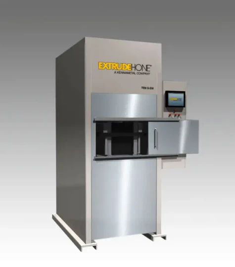 Compacte et rentable : EXTRUDE HONE lance sa nouvelle unité monoposte d'ébavurage TEM (Thermal Energy Method) S-250
