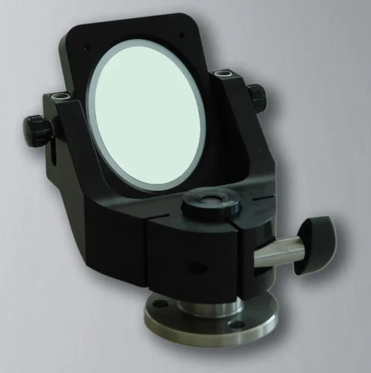 LEICA GEOSYSTEMS introduit un nouvel accessoire destiné à l'exécution de mesures d'échelle de référence à l'aide de deux points avec une précision décuplée