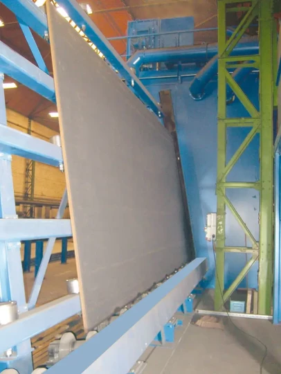 Gagner de l'espace en grenaillant avec des grenailleuses à convoyeur vertical WHEELABRATOR