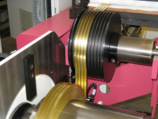 Spécial TOLEXPO 2007 : NOBAG Nobs Engineering AG présente la tête de refendage Ergo, spécialement développée pour le refendage de haute précision de matériaux fins (0,03 à 1 mm)