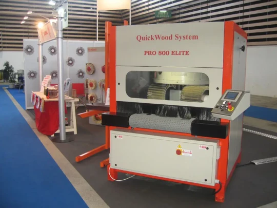 Spécial TOLEXPO 2007 : BLANC exposera deux ébavureuses à plat Quickwood