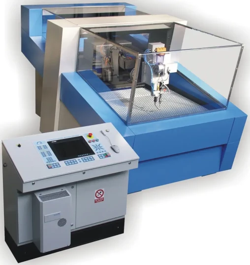 Spécial TOLEXPO 2007 : PTV exposera son nouveau modèle de table de découpe jet d'eau Free Beam