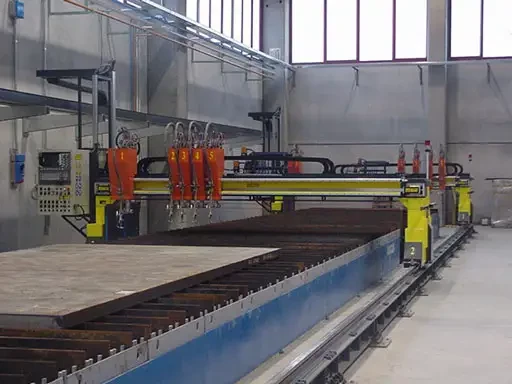 LINEACORD PCL et PCN, un des fleurons de la gamme de table d'oxycoupage, découpe plasma de SOITAAB