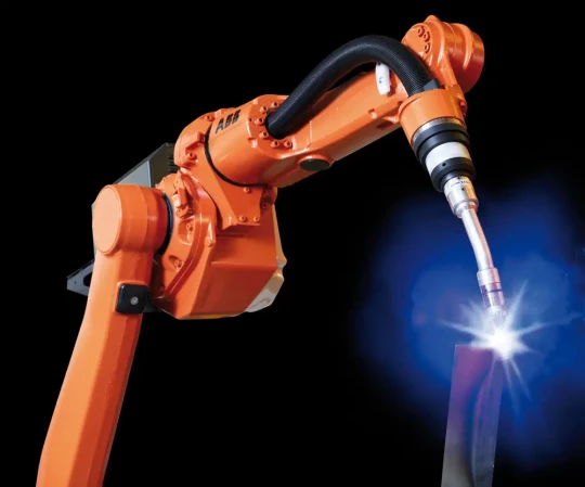 Le nouveau robot de soudage à l'arc IRB 1600ID d'ABB est pré-équipé d'un faisceau de câbles