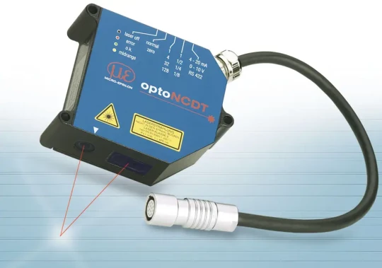 MICRO-EPSILON propose désormais des capteurs laser spécialement destinés à la mesure optique de distances pour matériaux directement réfléchissants