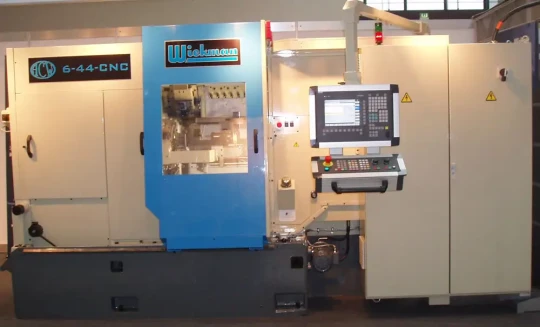 WICKMAN améliore le tour multibroches 6-44 CNC en lui rajoutant 1 axe
