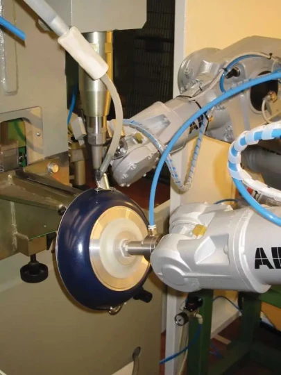 CAPMAC a mis au point une nouvelle solution pour le rivetage automatique basé sur des caméras et robots