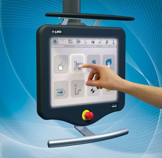 Cadman Touch de LVD, la nouvelle commande numérique à écran tactile pour presse plieuses