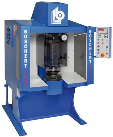 BOSCHERT Ergo : une machine conçue comme un poste de travail ergonomique pouvant remplacer vos anciennes presses excentriques demandant de gros investissements pour une mise en conformité