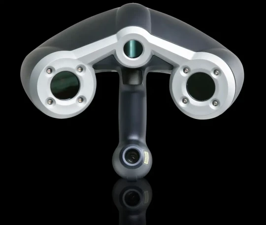 L'EXAscan de CREAFORM 3D est un scanneur laser à main autopositionné portable très précis qui permet la numérisation 3D