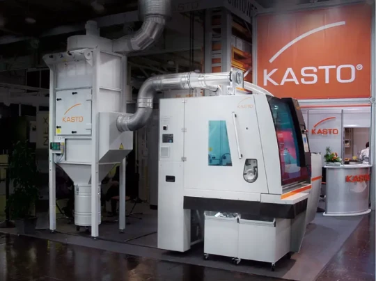 La machine à scie circulaire de grand rendement KASTOspeed M9 est destinée au sciage économique de séries et grandes séries de l'aluminium et des métaux non-ferreux
