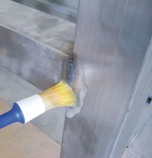 Pâte de décapage KF pour soudures inox :  une finition parfaite