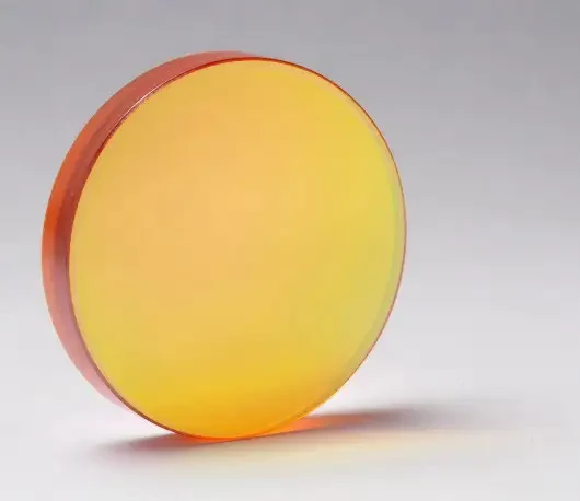 Spécial INDUSTRIE 2009 : EQUILASE exposera la nouvelle lentille de focalisation très faible absorption (max. 0.13%) Clear Magic d'OPHIR pour machines de découpe laser de puissance élevées