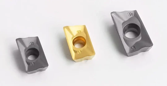 Avec la nouvelle géométrie STELLRAM, la coupe est efficace et régulière dans l'usinage de matières difficiles