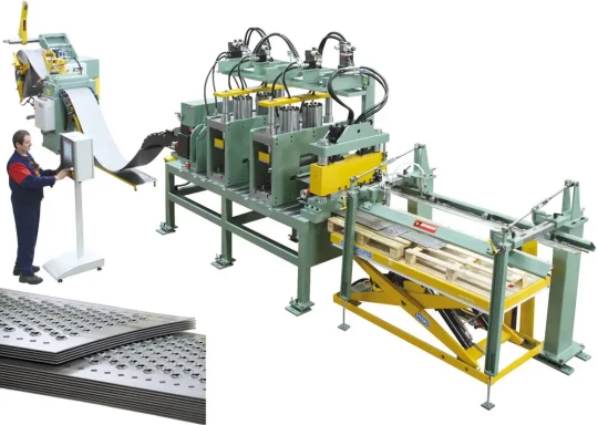 Une ligne de poinçonnage hydraulique DIMECO pour la fabrication de marches d'escaliers
