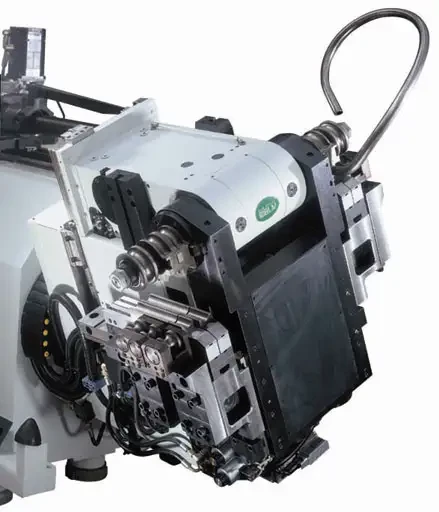BLM DYNAM4 : une machine à cintrer les tubes avec sens de cintrage droit et gauche en automatique