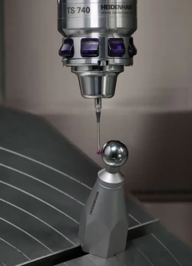 La fonction KinematicsOpt et KinematicsComp mesure d'une manière entièrement automatique les axes rotatifs de votre mach