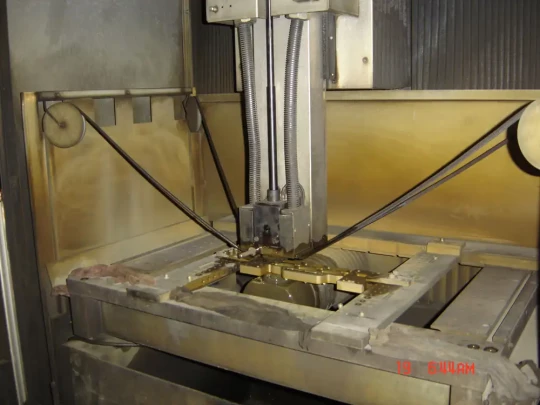 Avec ESPRIT de DP TECHNOLOGY, la programmation des machines d'électroérosion à fil, pour la fabrication de matrices ou p