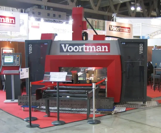 VOORTMAN présentera un portique de perçage trois broches pour la construction métallique