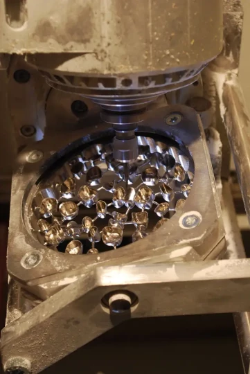 WorkNC DENTAL de SESCOI, le logiciel pionnier dans l'usinage 5-axes automatique des prothèses implants dentaires reçoit