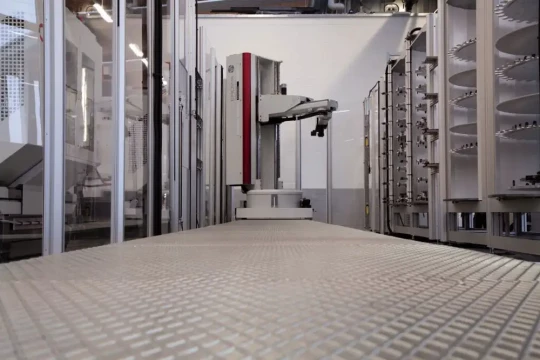 Optimisation des cellules d'usinage avec le robot de chargement-déchargement Dynamic d'EROWA