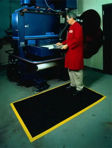 Les tapis 3M' Safety-Walk? 5250 & 5270, une alternative au mal de dos des opérateurs