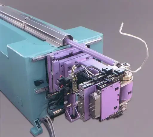 Power Machine de MEWAG : une cintreuse à 4 axes à commande CNC permet le cintrage automatique de tubes et profilés avec ou sans mandrin