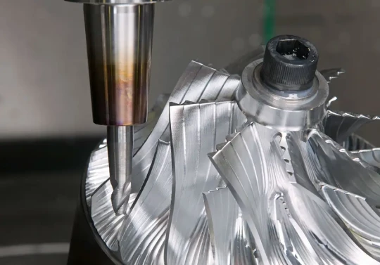 Temps d'amortissement des investissements machines réduit de 25 pour cent grâce à un partenariat outillage réussi entre