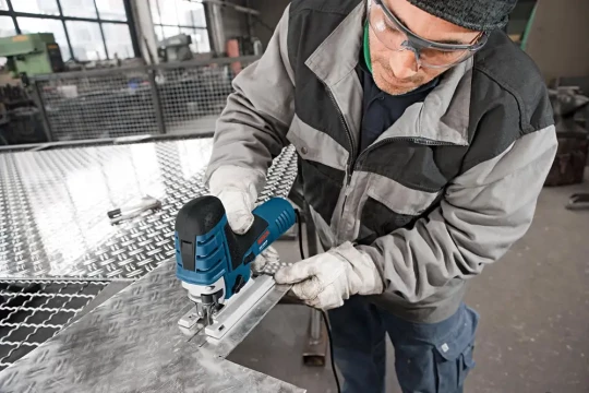 Les nouvelles scies sauteuses GST 150 CE et GST 150 BCE Professional BOSCH sont les plus puissantes de leur catégorie