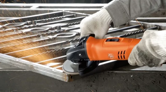 Meuleuses d’angle compactes pour une utilisation prolongée : FEIN propose des outils d’une puissance de 800 watts