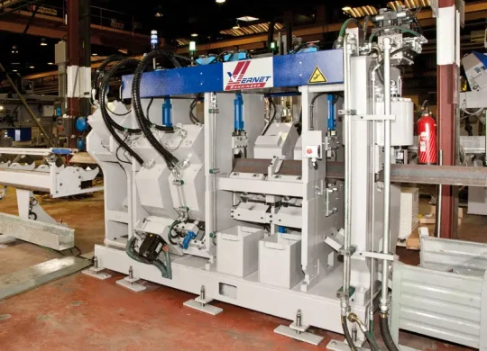 Spécial EMO HANOVRE 2011 : poinçonnage cisaillage de cornières et perceuse de profilés à 3 broches chez VERNET BEHRINGER