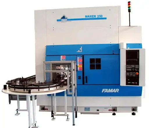 Spécial EMO 2003 : MAXER 250 le centre de tournage et de fraisage-alésage 5 axes de FAMAR