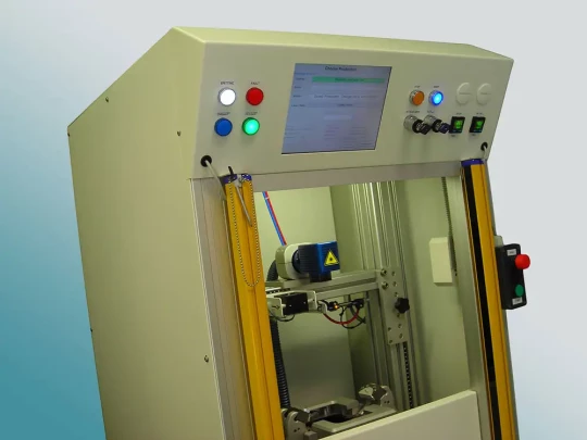 Une machine laser pour souder les plastiques chez ES TECHNOLOGY