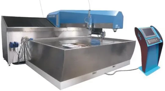 LDSA présentera une machine de découpe jet d\'eau à bras déporté sur Industrie Paris