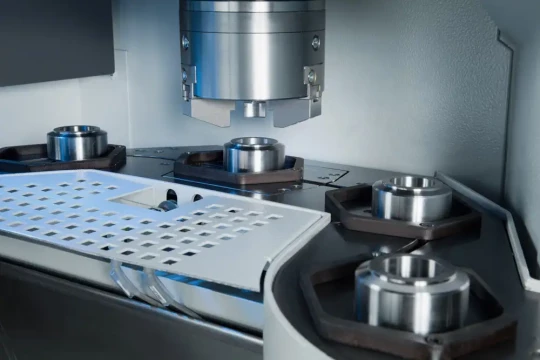un centre de tournage vertical VL 2 P chez NODIER EMAG à Industrie Paris