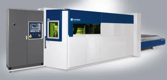 DANOBAT exposera une machine de découpe laser fibre pour tôle et un combiné poinçonnage-cisaillage et un combiné poinçon