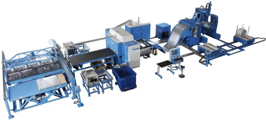 Une poinçonneuse de coil et un centre de pliage sur le stand PIVATIC à Euroblech