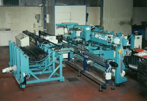 Spécial EMO 2003 : TWIN, la poinçonneuse à deux têtes pour tubes d'APOLLO