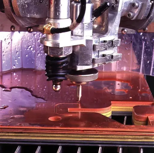Spécial EMO 2003 : le Jet d'Eau Dynamique, la dernière innovation FLOW