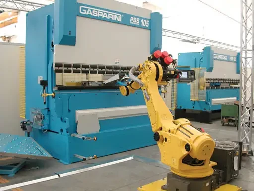 Spécial EMO 2003 : GASPARINI présentera ses derniers modèles de presses plieuses dont une avec robot