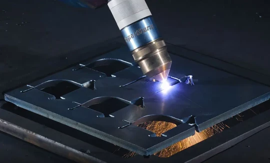 Plasma laser fibre et jet d'eau chez HYPERTHERM à Schweissen & Schneiden
