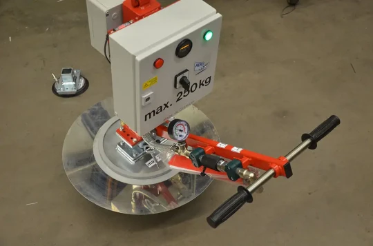Palonnier pour manutention de tôles chez MANUT-LM à Tolexpo