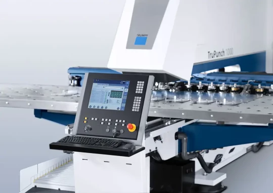 Cellule flexible de tôlerie (poinçonneuse, presse plieuse, marquage) chez TRUMPF