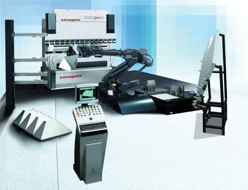 Spécial EMO 2003 : une cellule de pliage robotisée sur le stand SALVAGNINI