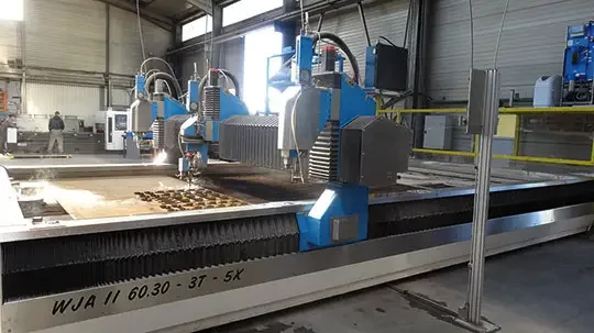 Machine découpe jet eau LDSA chez LLI