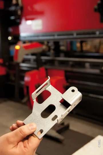 Choix du robot de pliage Amada chez Bourasseau